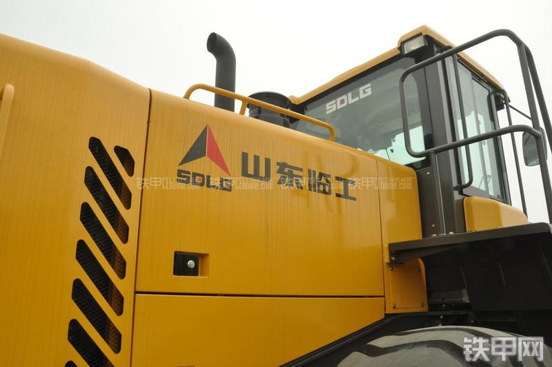 山东临工LG956N装载机局部