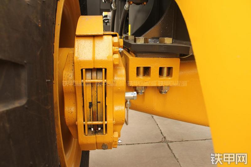 山东临工LG956V装载机局部