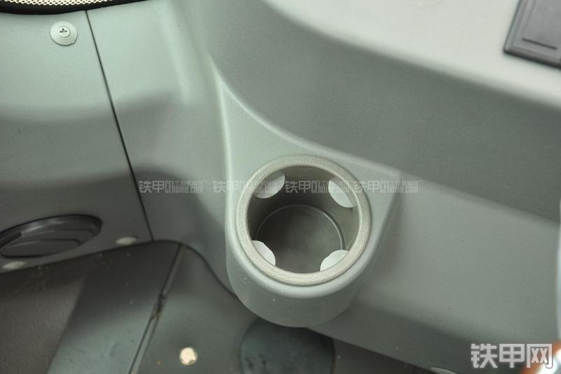 山东临工LG953N节能型装载机局部