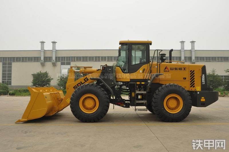 山东临工LG956N装载机整机外观