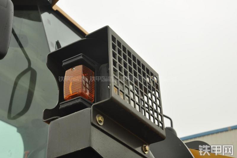 山东临工LG956N装载机局部