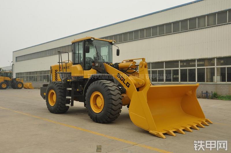山东临工LG956N装载机整机外观