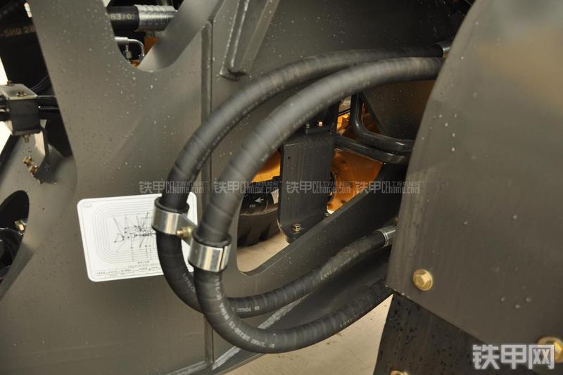 山东临工LG956N装载机局部