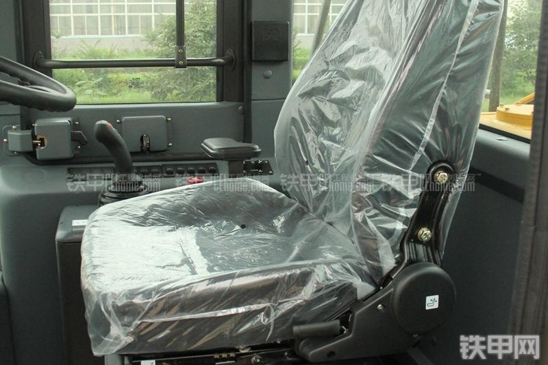 山东临工LG956V装载机局部