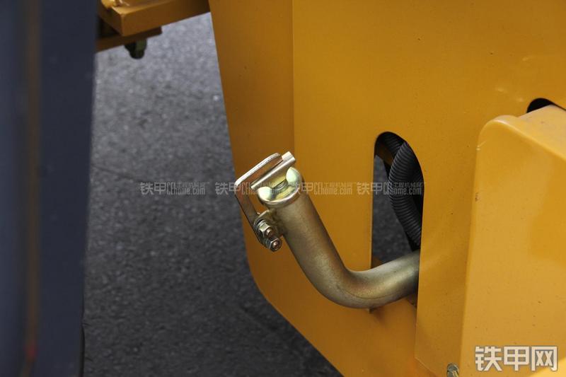 徐工LW300KN装载机局部