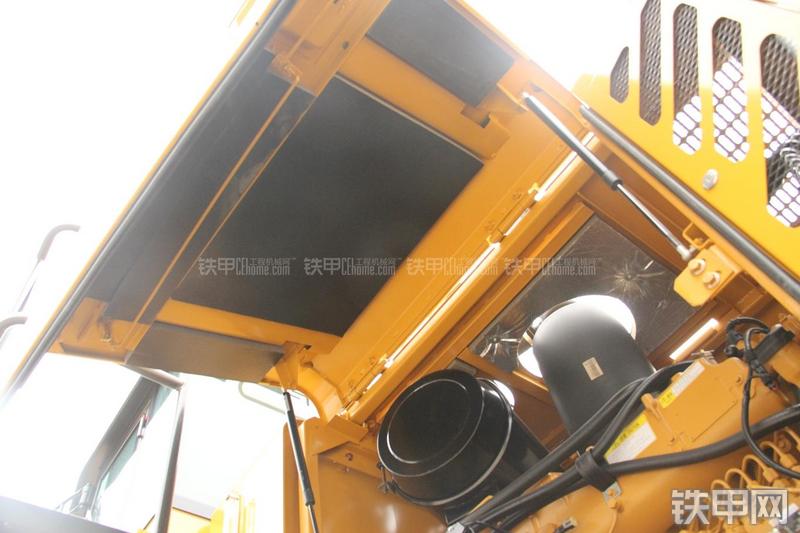 山东临工LG956V装载机局部