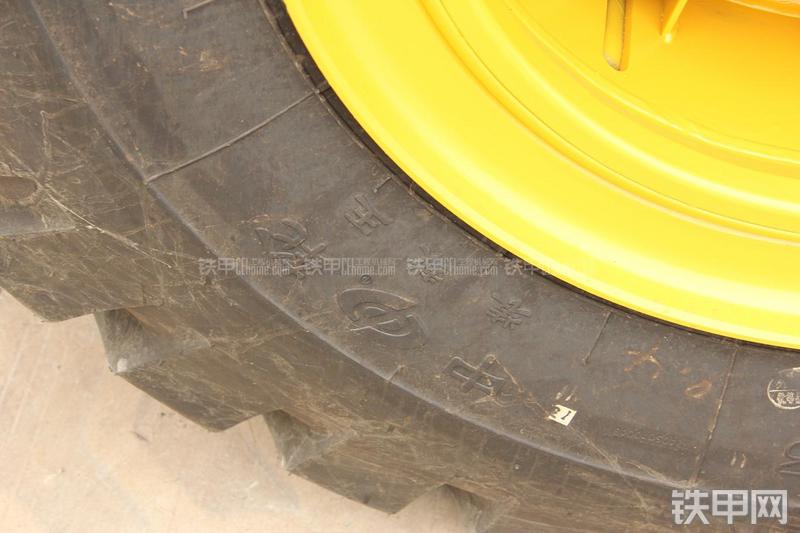 山东临工LG956V装载机局部