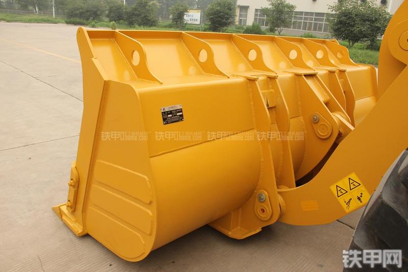 山东临工LG956V装载机局部