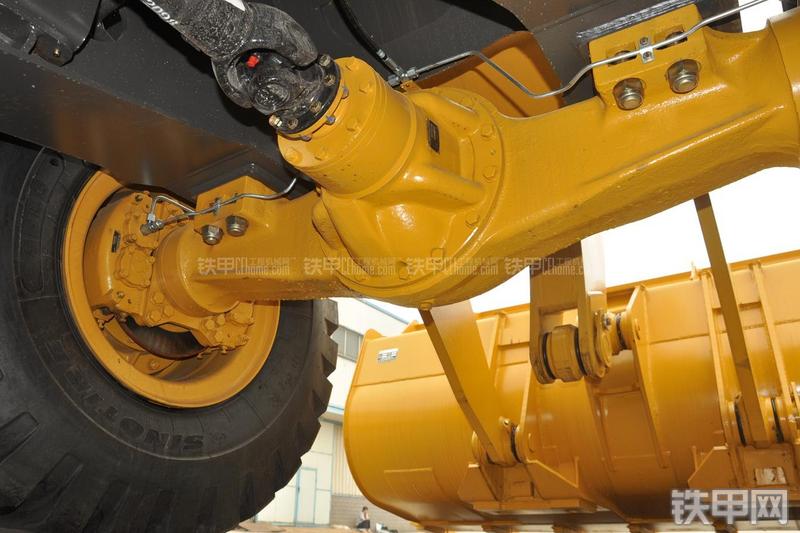 山东临工LG956N装载机局部