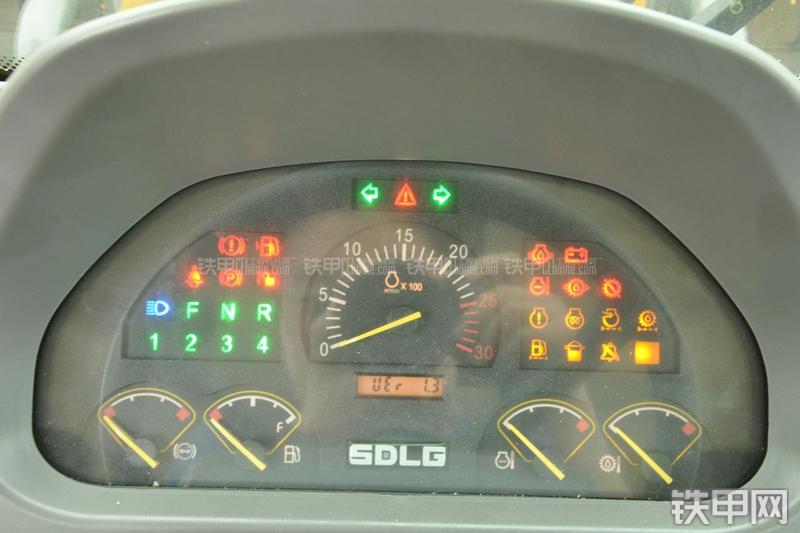 山东临工LG956N装载机局部