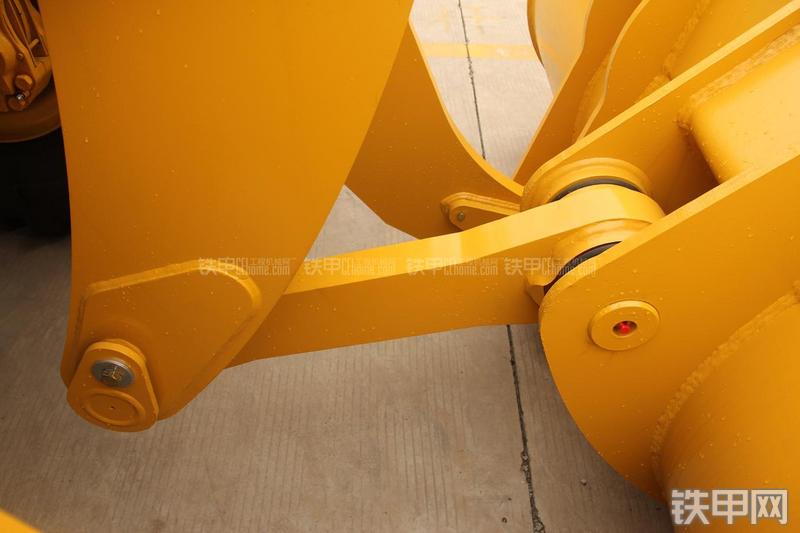 山东临工LG956L矿山铲掘型装载机局部