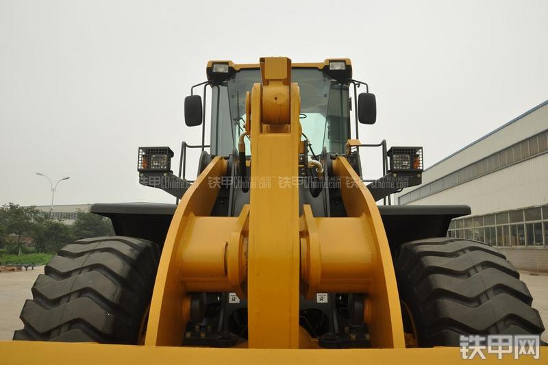 山东临工LG956N装载机局部