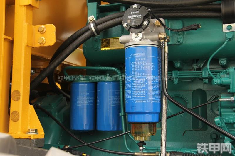 山东临工LG956L矿山铲掘型装载机局部