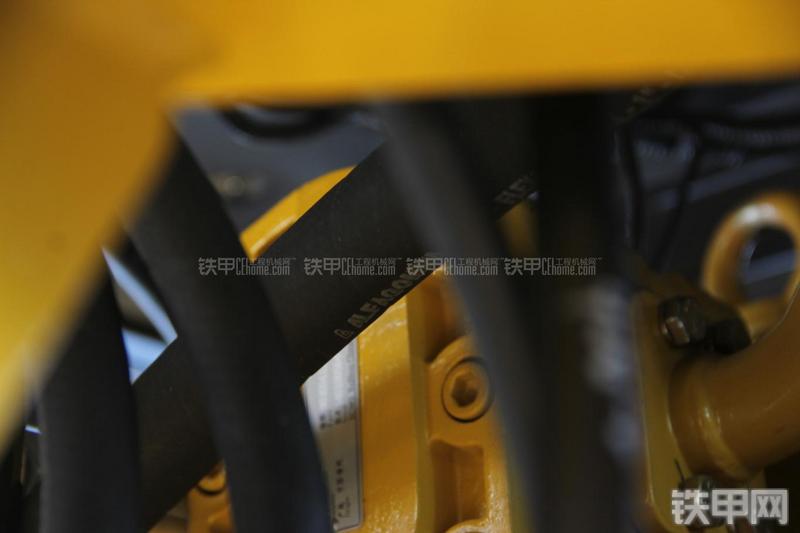 徐工LW300KN装载机局部