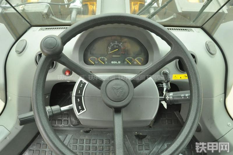 山东临工LG956N装载机局部