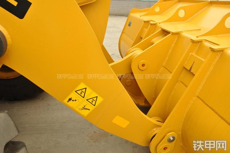 山东临工LG956N装载机局部