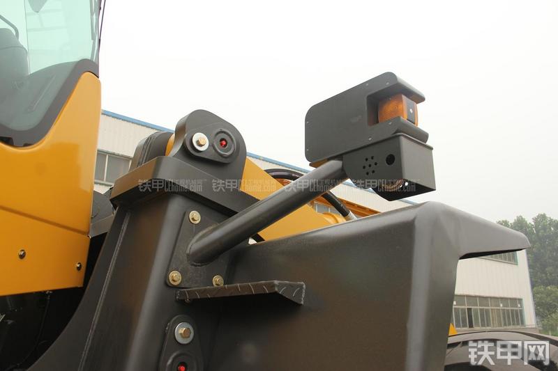 山东临工LG956V装载机局部