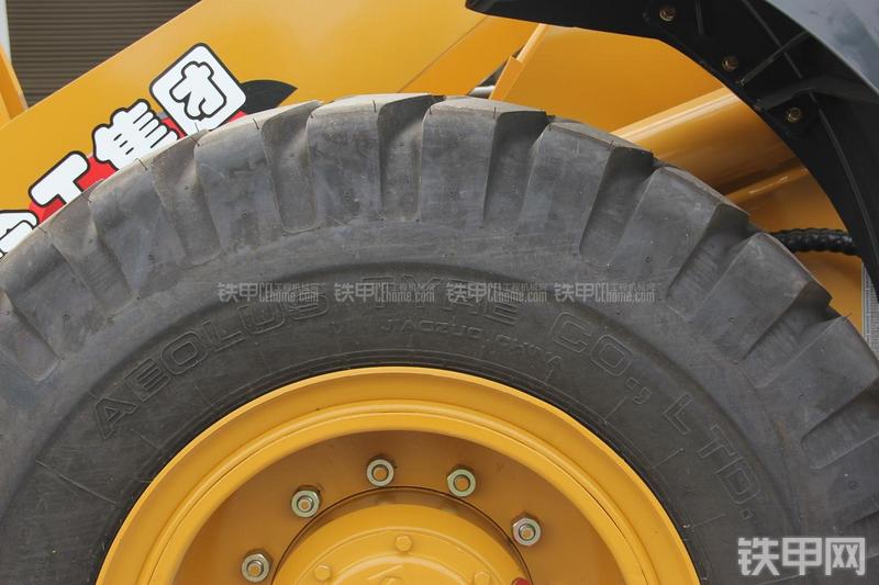 徐工LW300KN装载机局部