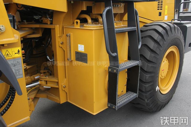 徐工LW300KN装载机局部