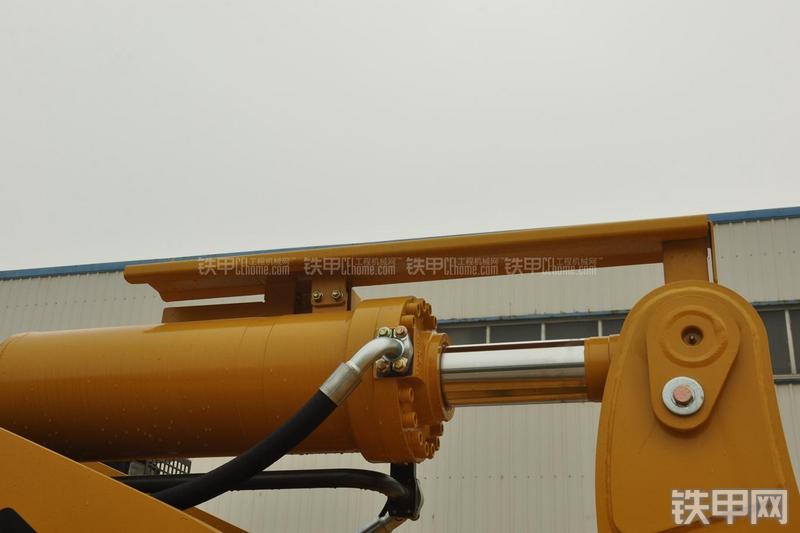 山东临工LG956N装载机局部