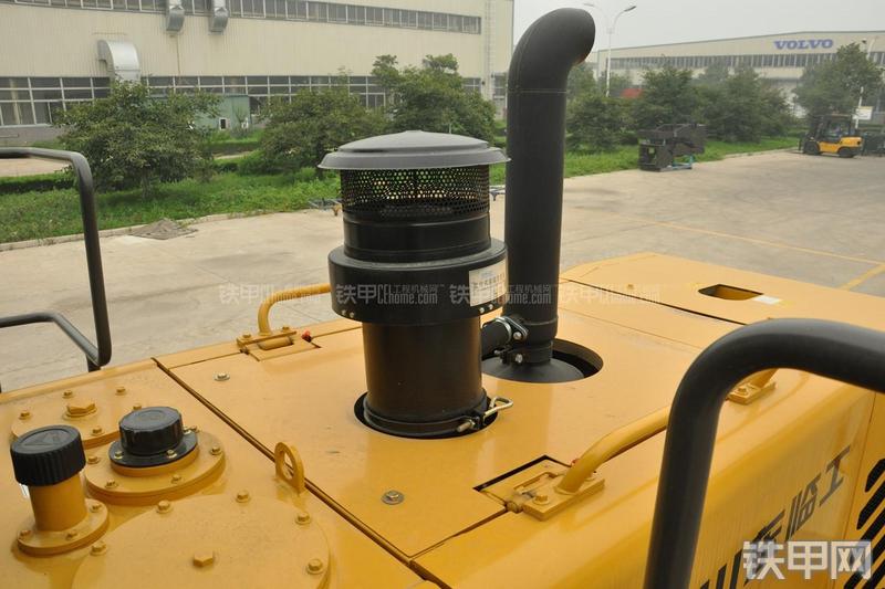 山东临工LG956N装载机局部