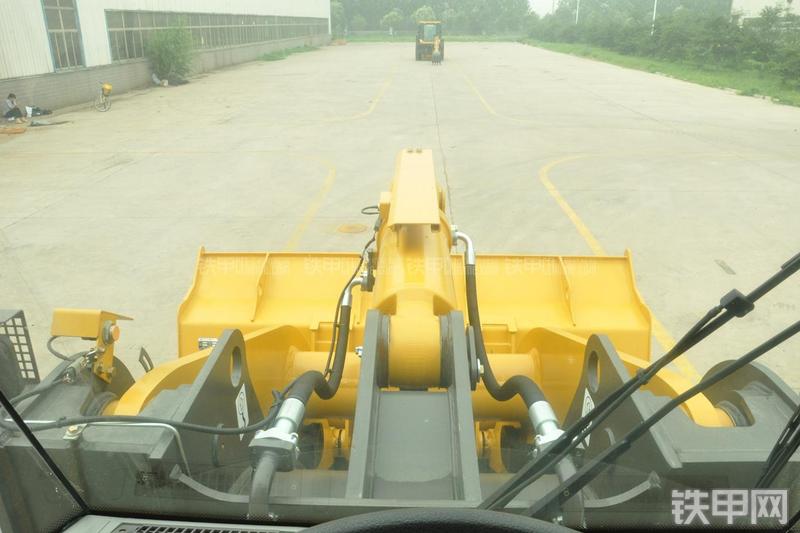 山东临工LG956N装载机局部