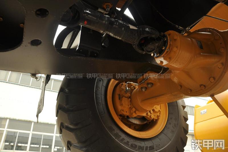 山东临工LG956N装载机局部