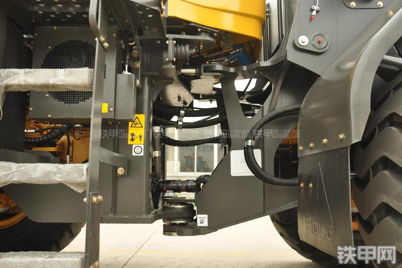 山东临工LG956N装载机局部