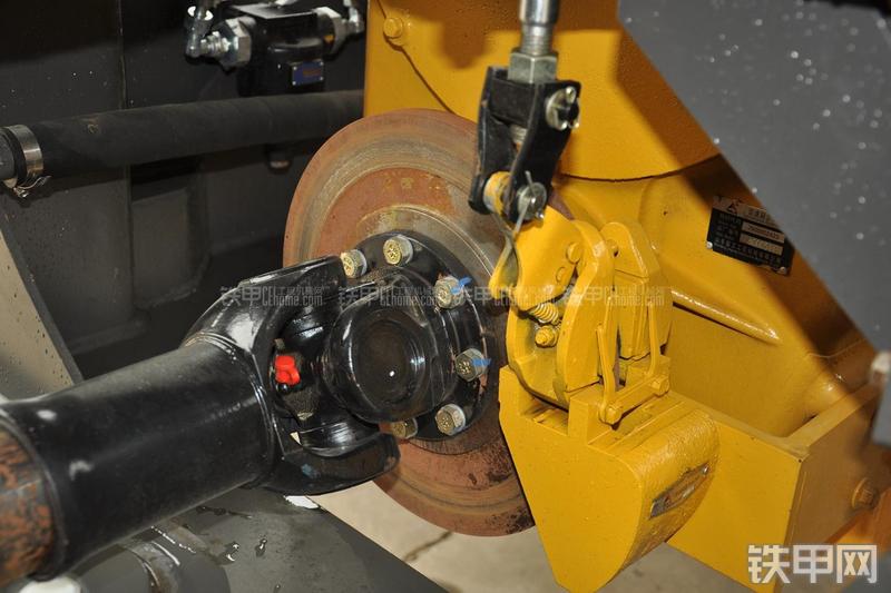 山东临工LG956N装载机局部