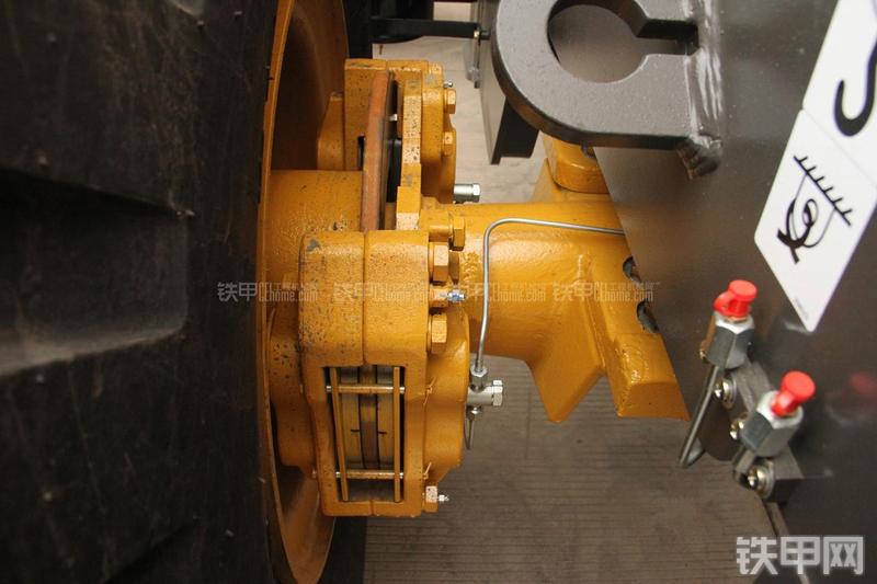 山东临工LG956V装载机局部