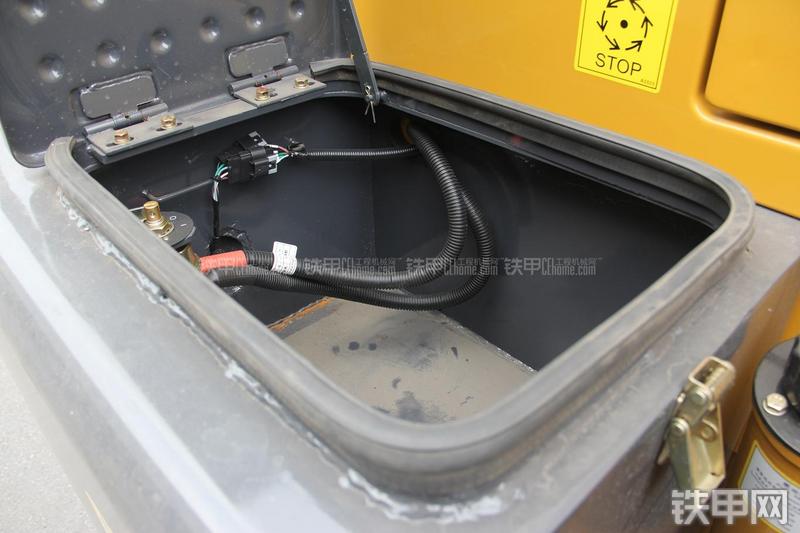 徐工LW300KN装载机局部