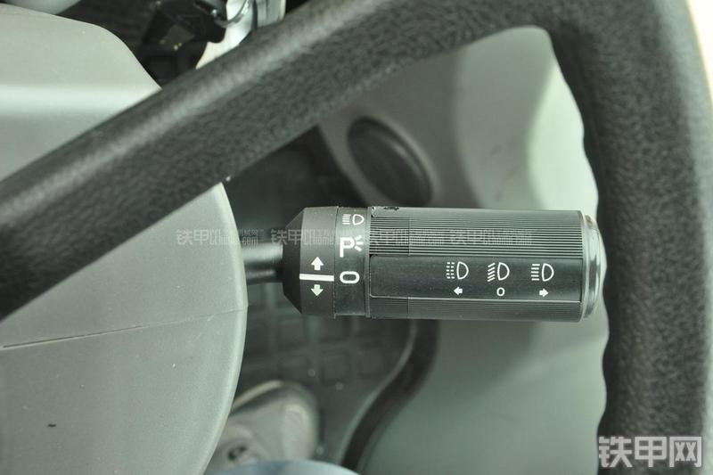 山东临工LG956N装载机局部