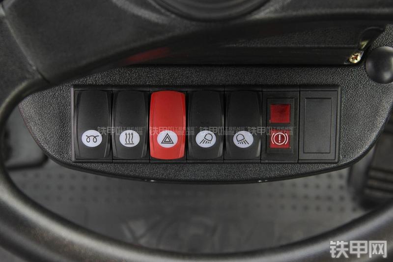 徐工LW300KN装载机局部