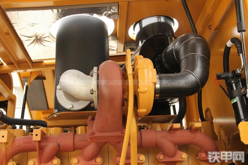 山东临工LG956V装载机局部