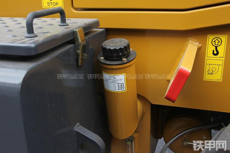 徐工LW300KN装载机局部