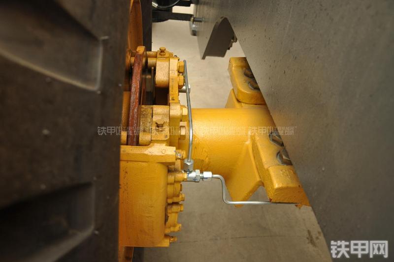 山东临工LG956N装载机局部