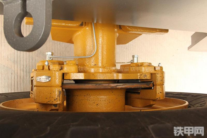 山东临工LG956V装载机局部