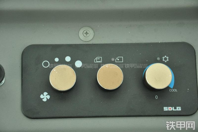 山东临工LG956N装载机局部