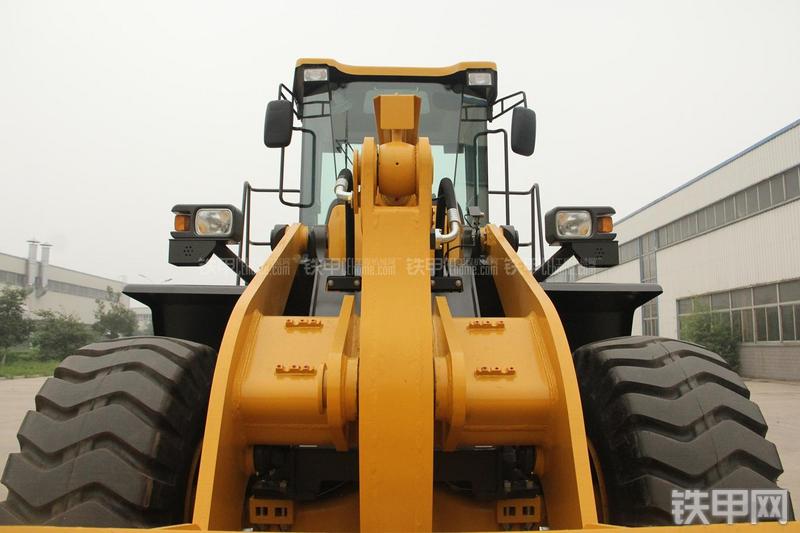 山东临工LG956V装载机局部