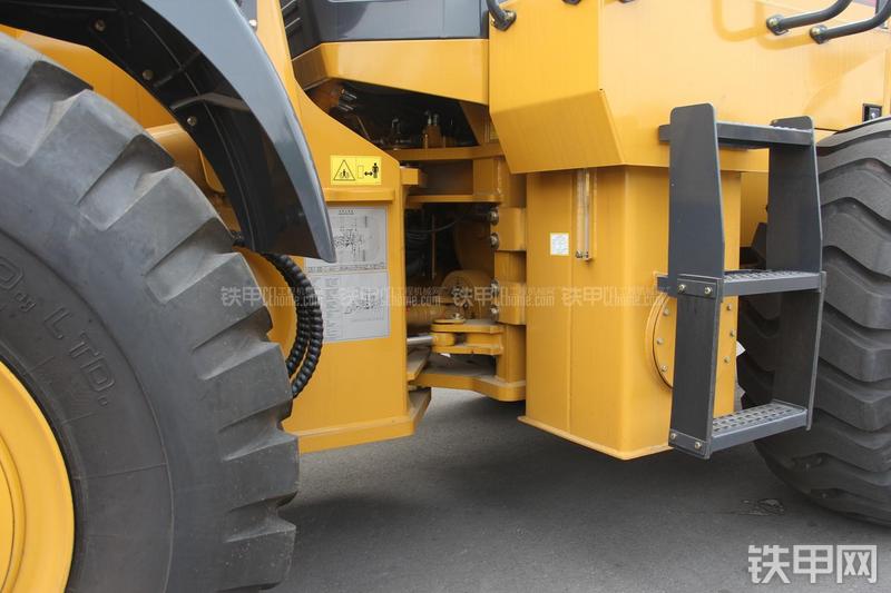 徐工ZL50GN装载机局部