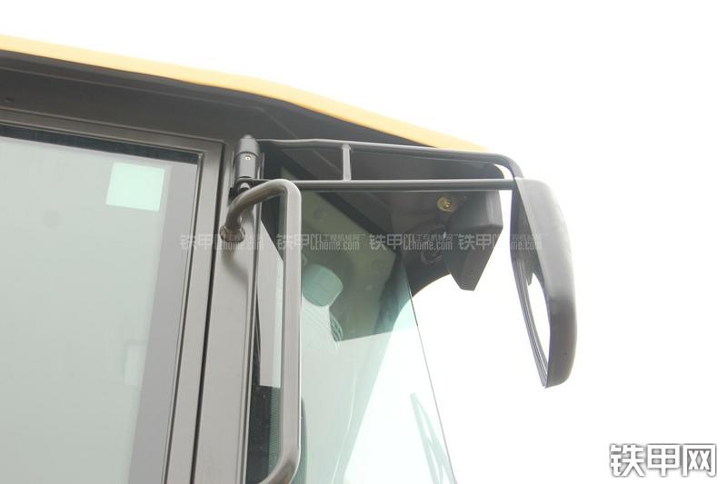 山东临工LG956V装载机局部