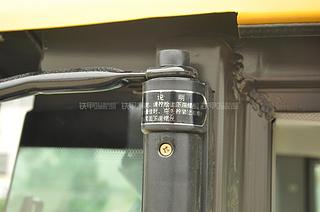 山东临工LG953N节能型装载机局部