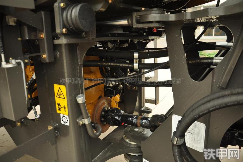 山东临工LG956N装载机局部