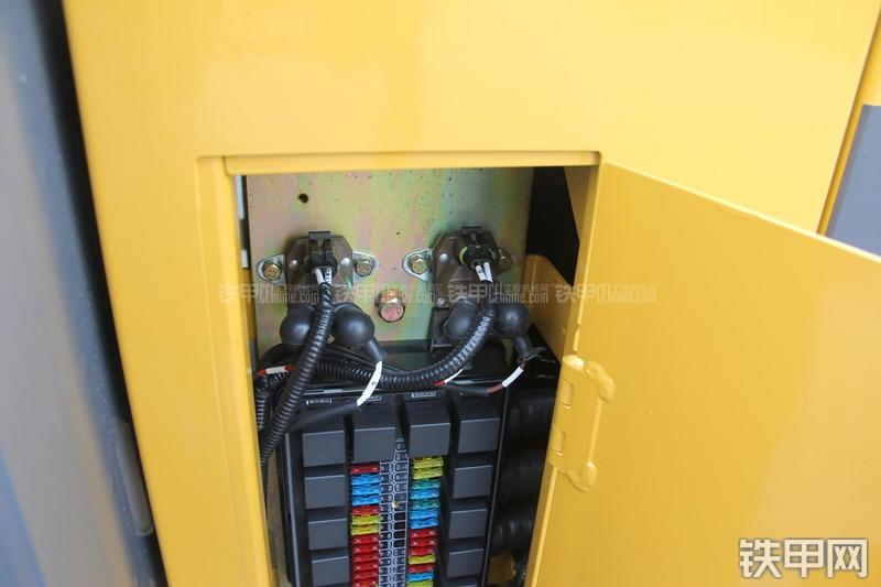 徐工LW500KN装载机局部