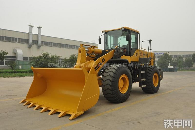 山东临工LG956N装载机整机外观