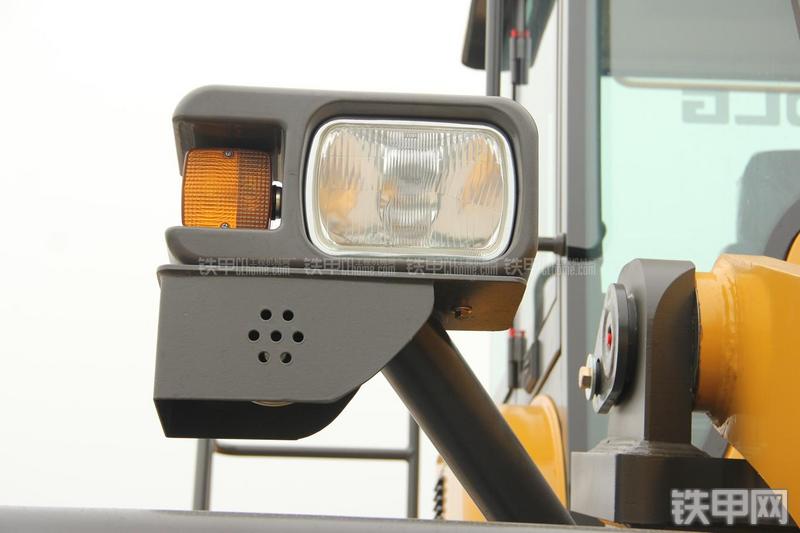 山东临工LG956V装载机局部