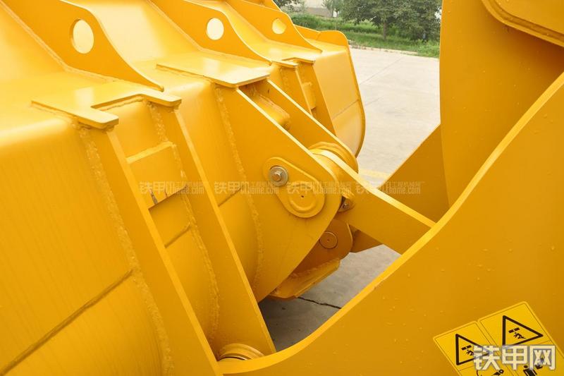 山东临工LG956N装载机局部