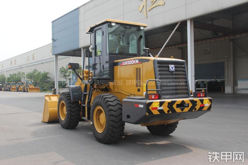 徐工LW300KN装载机整机外观