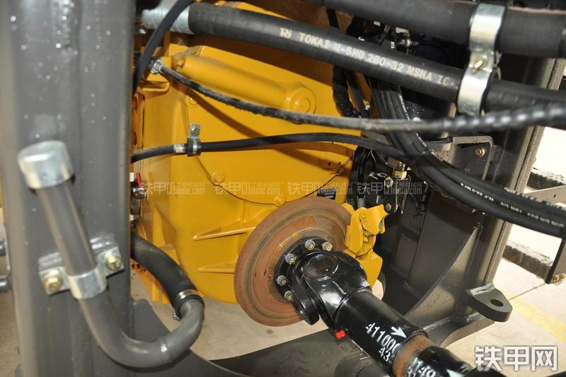 山东临工LG956N装载机局部