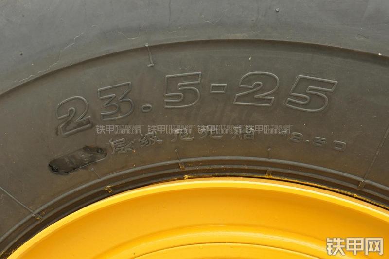 山东临工LG956N装载机局部